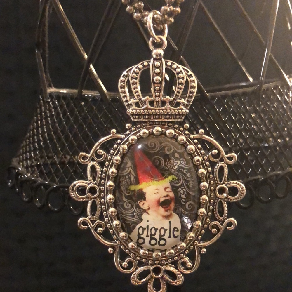 VINTAGE LOOK 👀 CHAIN NECKLACE WITH CROWN CHARM “HAND MADE”